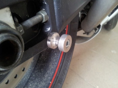 suruburi(buloane) fixare stander din inox pt yamaha yzf R1 foto