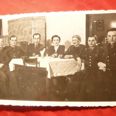 Fotografie interbelica - Militari in Restaurant , dim. = 13,5 x 8,5 cm