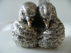 Frumosi porumbei in miniatura argintata , veche, marcata ,provenienta Italia, de colectie/decor. foto