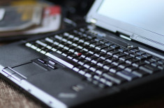 Laptop Lenovo Thinkpad T61 - SSD 120GB + HDD 160 GB, 4GB RAM + geanta, docking station si alte accesorii foto