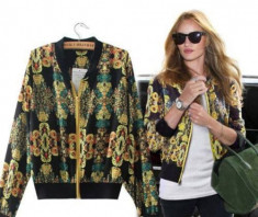 Jacheta dama Bershka (zara group), neagra, geaca imprimeu multicolor floral etno, FERMOAR, noua cu eticheta, marime S foto