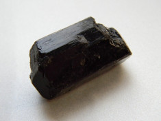 Specimen minerale - TURMALINA NEAGRA foto