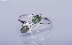 Inel din argint cu pietricele din safir verde -7 foto