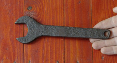 scule - unelte ---- Veche cheie fixa din metal !!! !!!! foto