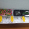 Kit LOOM BANDS - Bratari silicon. Instructiuni, Suport de lucru, 600 elastice multicolore, Inchizatori, Croseta. Super oferta!!