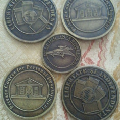 Lot 5 medalii IDENTICE Libertate si independenta, 4 mari si una mica, taxele postale zero roni, 100 roni lotul