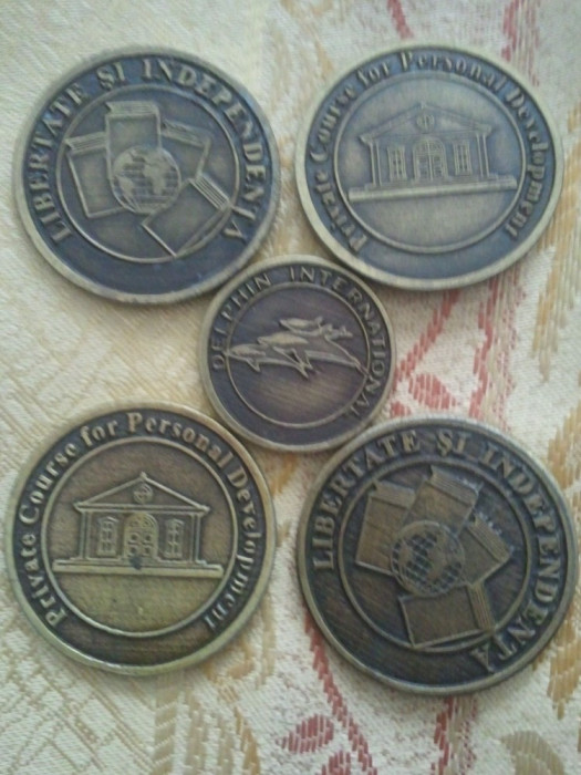 Lot 5 medalii IDENTICE Libertate si independenta, 4 mari si una mica, taxele postale zero roni, 100 roni lotul