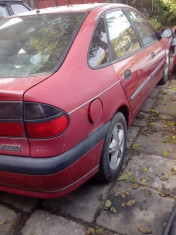 Dezmembrez Renault Laguna 1 foto