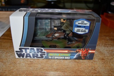 Macheta STAR WARS - LUKE SKYWALKER 74-Z Speeder Bike SCALETRIX scara 1:32 foto