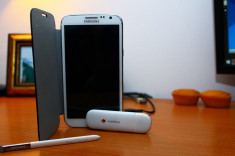 Samsung Galaxy Note 2 + Stick USB Vodafone foto