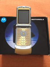 Motorola V3 Gold, nou, la cutie, liber de retea, cel mai mic pret foto