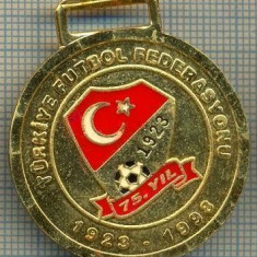 ATAM2001 MEDALIE 325 - SPORTIVA - FOTBAL - FEDERATIA TURCA DE FOTBAL - TURKIYE FUTBOL FEDERASYONU 1923-1998 -starea care se vede
