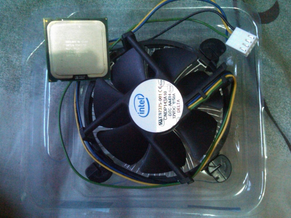 Processore Intel Core 2 Duo E8400 3GHz Socket 775 FSB1333 6MB Cache - Usato
