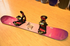 Placa Snowboard Forum Spinster DoubleDog 148 2013 + Legaturi Santa Cruz Plasma Black/Red 2013/2014 foto