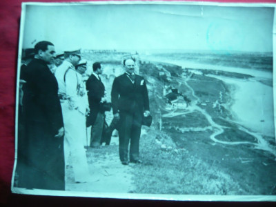 Fotografie de presa -Carol II in vizita la Cetatea Alba - Rarisima ! Dim. = 24x18 cm foto