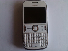 Telefon mobil Nokia ASHA 302; tastatura qwerty;conexiune wi-fi; wlan; display 2,4 inch; memorie RAM 128 mb foto