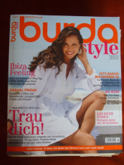 REVISTA MODA CU TIPARE , BURDA , NR. 3 / 2011 foto