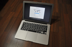 MacBook AIR 13&amp;#039;&amp;#039; !!! Middle 2013 Haswell 1.3GHz i5+Turbo BOOST 2.6GHz !!! 128GB SSD !!! VIDEO HD5000 !!! CALIFICATIVE 100% POZITIVE !! NOU !!! foto