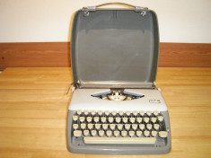 masina de scris adler tippa 1 foto
