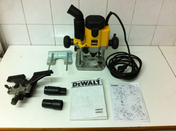 Masina de Frezat Marca DEWALT DW621 QS01 este noua