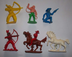 lot 7 figurine romanesti din plastic perioada comunista cowboy, indieni, cavaleri etc. copilarie epoca de aur (unele fabricate in RFG) foto