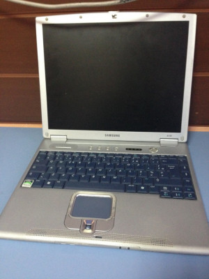 LAPTOP SAMSUNG X10 DEFECT /PT DEZMEMBRAT foto