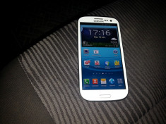 Samsung Galaxy S3 alb stare impecabil 10 /10 -Fara urme de folosire foto