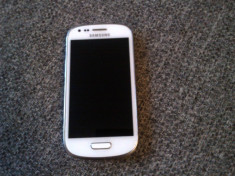 Samsung Galaxy S3 mini blue,white folosite ,neverloked stare buna,telefon si incarcator!PRET:380lei foto