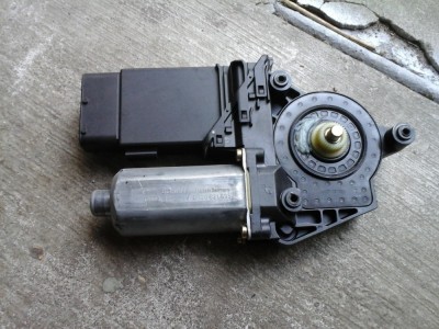 Vand motoras macara usa fata stanga VW Passat 3B3 foto