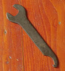 scule - unelte vechi --- cheie fixa de 17 pentru bicicleta - model deosebit foto
