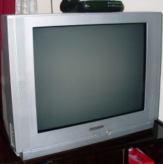 Televizor TV Samsung Flat 64 cm CRT 100Hz cu tub. Argintiu, stereo ,cu telecomanda foto