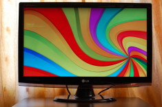 Monitor LCD LG Flatron 27 &amp;quot; Wide W2753V foto