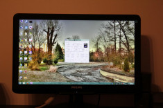 Sistem Desktop PC cu monitor Philips foto