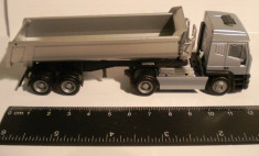 Vand macheta cap tractor IVECO cu semiremorca basculabila,la scara 1:87,producator HERPA,GERMANIA foto