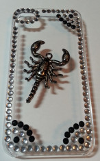 Husa spate iPhone 4 4S scorpion cu cristale pietricele gen SWAROVSKI hand made, unicat! TRANSPORT GRATUIT LA PLATA IN AVANS foto
