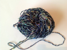 Fir de tricotat sau crosetat , Catifea cu bumbac bleumarin navy si cu bobite multicolore foto