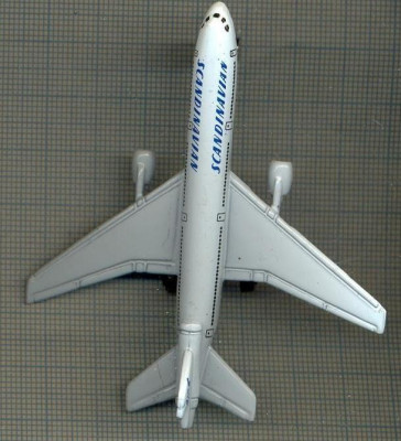 ATAM2001 629 - AVION METALIC , MINIATURA - SCANDINAVIAN - SAS - TREN DE ATERIZARE DIN PLASTIC, CHINA -PENTRU COLECTIONARI-starea care se vede foto