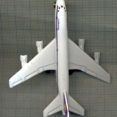 ATAM2001 626 - AVION METALIC , MINIATURA - LUFTHANSA - TREN DE ATERIZARE DIN PLASTIC, CHINA -PENTRU COLECTIONARI-starea care se vede