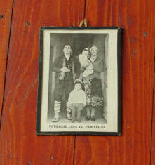 rama cu sticla - imagine veche Petrache Lupu cu familia sa !!! foto