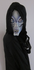 Costum HALLOWEEN, masca din cauciuc + haina material negru, stare buna - EXTRATERESTRU!!! foto