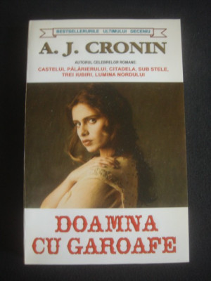 A. J. CRONIN - DOAMNA CU GAROAFE foto