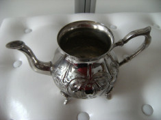 Splendid ceainic din alama argintata, marcat, numerotat, modele in basorelief, de colectie/decor. foto