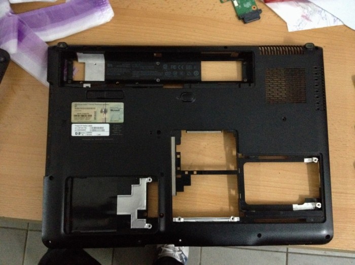 carcasa inferioara bottomcase Hp DV 9000 Dv9500 A28.36