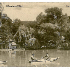 114 - Rm. VALCEA, lacul din Zavoi - old postcard - used - 1937