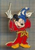 1583 INSIGNA - MIKEY MOUSE IN COSTUM DE VRAJITOR - PERSONAJ DE DESENE ANIMATE -starea care se vede