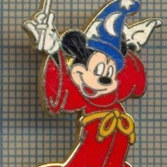 1583 INSIGNA - MIKEY MOUSE IN COSTUM DE VRAJITOR - PERSONAJ DE DESENE ANIMATE -starea care se vede