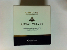 Crema de zi cu efect de fermitate FPS 15 Royal Velvet, Sigilata foto