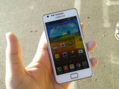 Samsung Galaxy S2 - Alb - Liber de retea - 16GB - Folie pe ecran, husa - Garantie foto