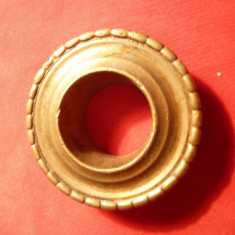 Rozeta sfesnic vechi , bronz , Diametrul interior = 2,3 cm