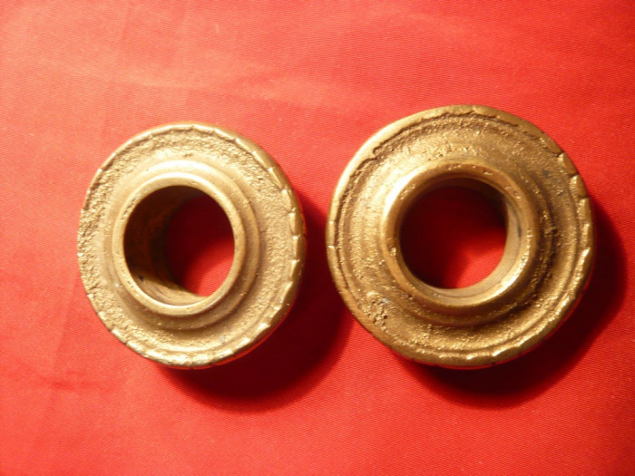 Pereche Rozete sfesnic vechi , bronz , Diametrul interior = 2,1 cm